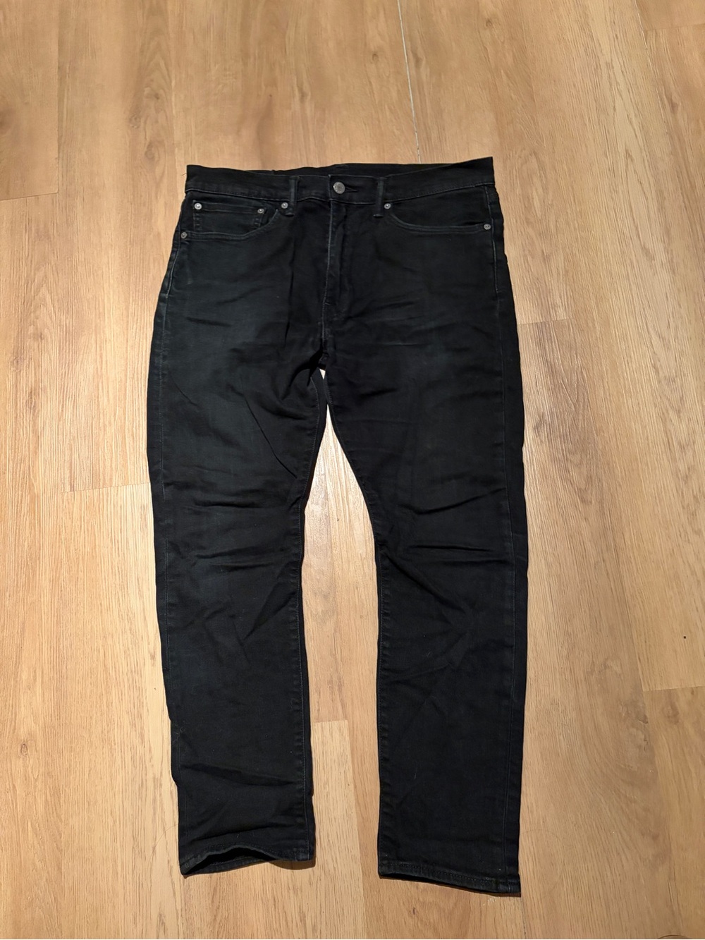 Black Levi’s 512 skinny jeans